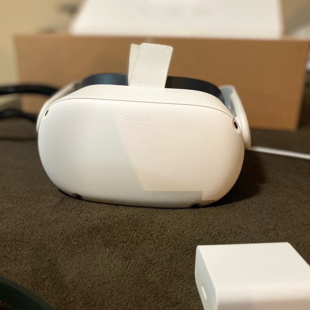 Oculus Quest 2!!! Gently Used
